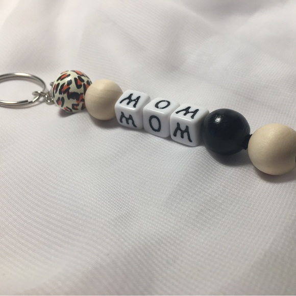 MOM Keychain 💜 - Picture 3 of 6